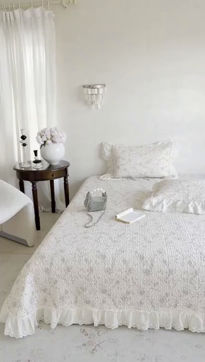 91家纺网 家纺一手货源 找家纺 琳可家居 2026新款印花全棉双层纱床盖棉布花边高温水洗A类标准夹棉可机洗 花之语