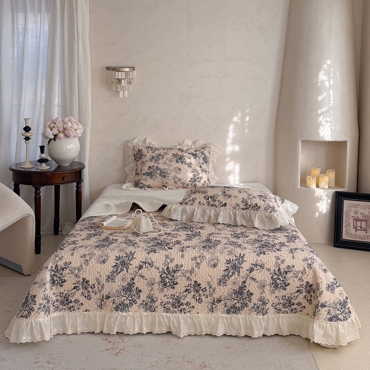 91家纺网 家纺一手货源 找家纺 琳可家居 2026新款印花全棉双层纱床盖棉布花边高温水洗A类标准夹棉可机洗 玫瑰故事