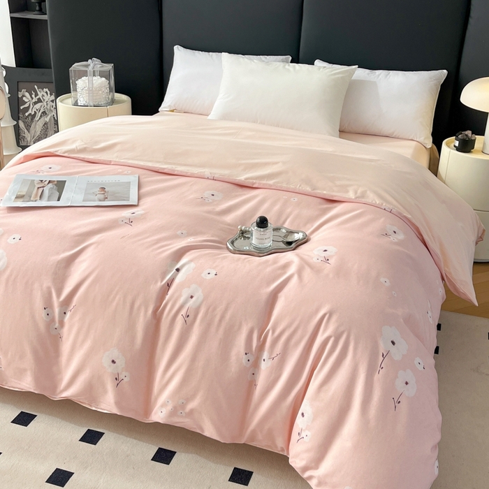 91家纺网 家纺一手货源 找家纺 艾迪尚家纺 2026新款133X76宽幅全棉纯棉印花单品被套 被套单件 南意-粉