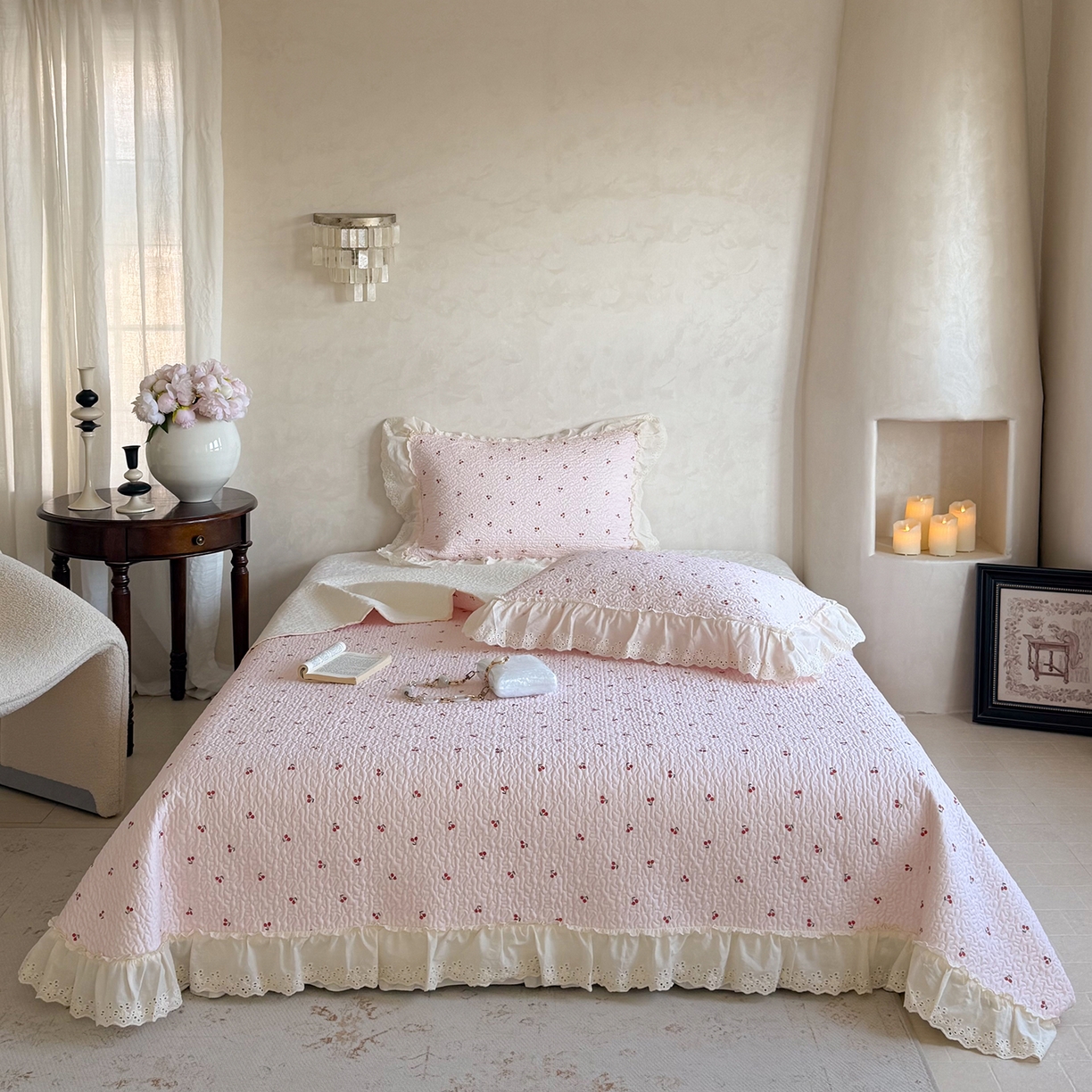 91家纺网 家纺一手货源 找家纺 琳可家居 2026新款印花全棉双层纱床盖棉布花边高温水洗A类标准夹棉可机洗 樱桃