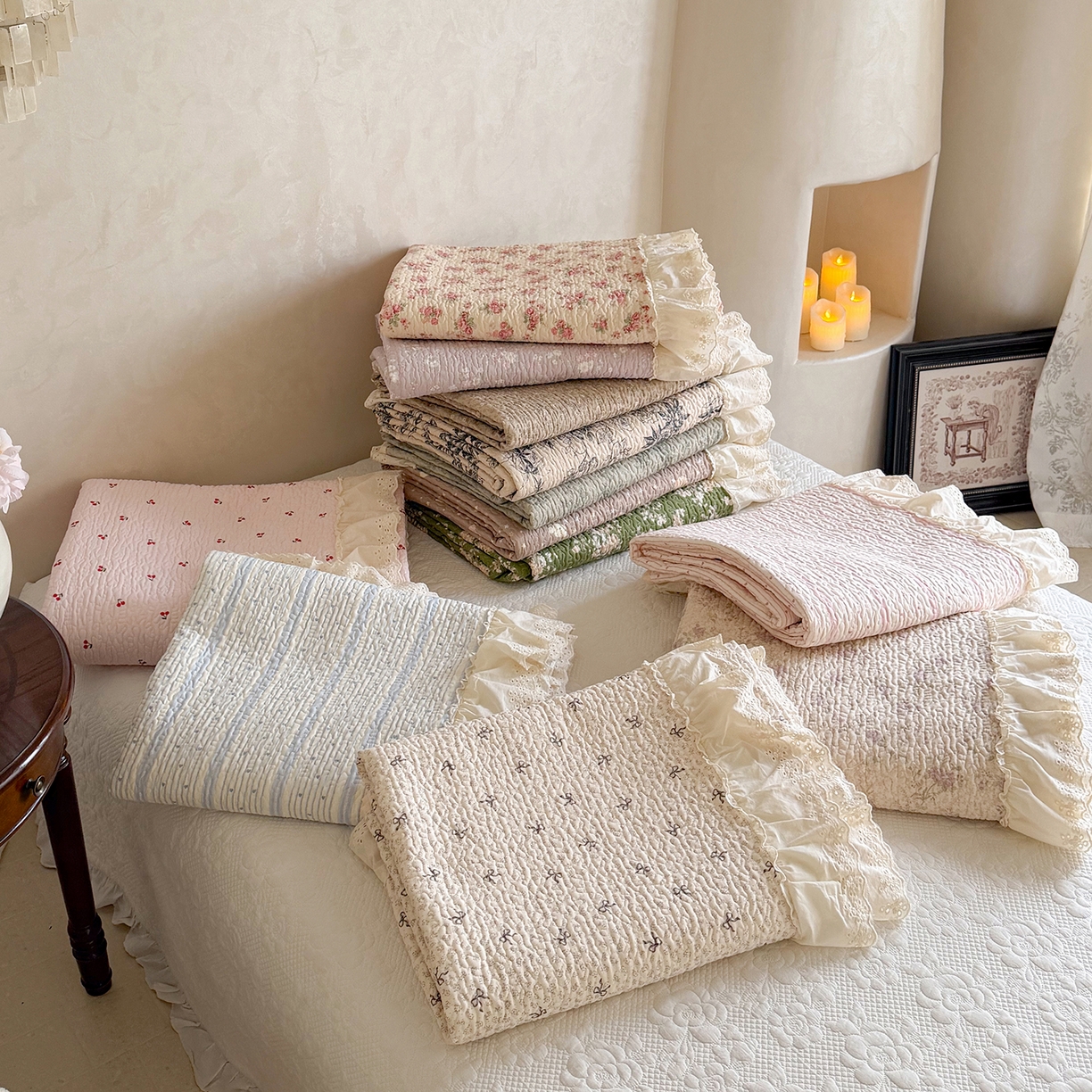 91家纺网 家纺一手货源 找家纺 琳可家居 2026新款印花全棉双层纱床盖棉布花边高温水洗A类标准夹棉可机洗 组合图