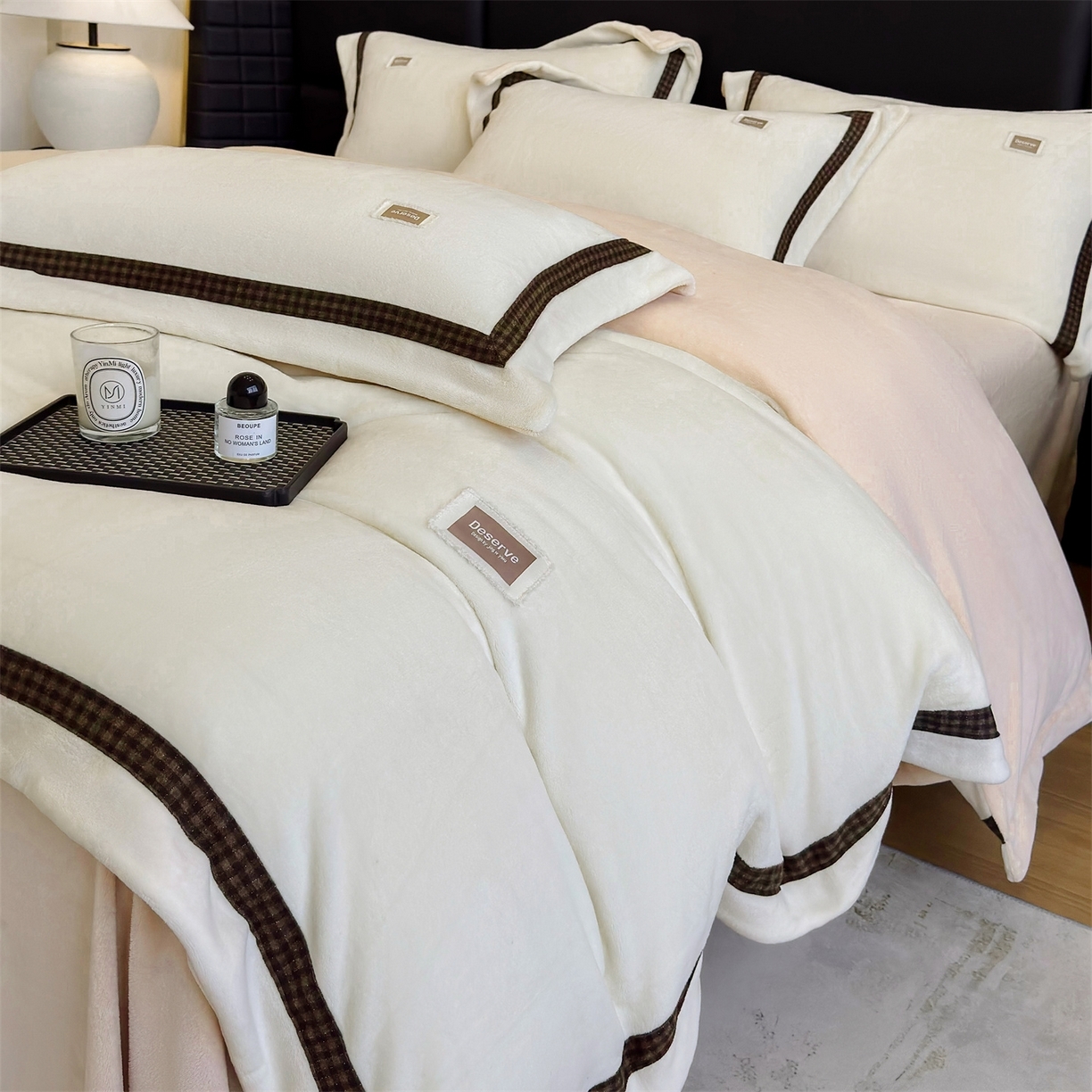 91家纺网 家纺一手货源 找家纺 （总）大米家居 2025新款牛奶绒织带轻奢工艺款四件套-卡夫系列