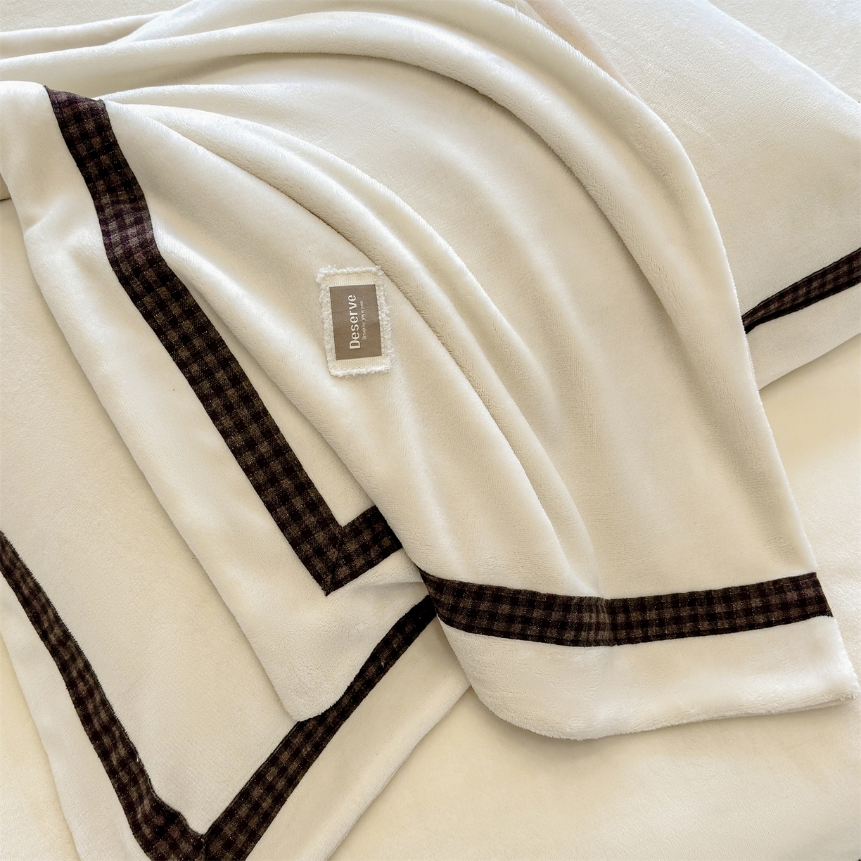 91家纺网 家纺一手货源 找家纺 （总）大米家居 2025新款牛奶绒织带轻奢工艺款四件套-卡夫系列