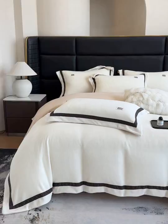 91家纺网 家纺一手货源 找家纺 （总）大米家居 2025新款牛奶绒织带轻奢工艺款四件套-卡夫系列