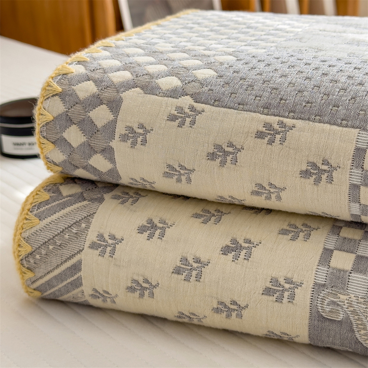 91家纺网 家纺一手货源 找家纺 兄弟坊 2025新款全棉三层纱多功能毛巾被（盖毯床单夏被）棉澜 棉澜-巴黎风情灰
