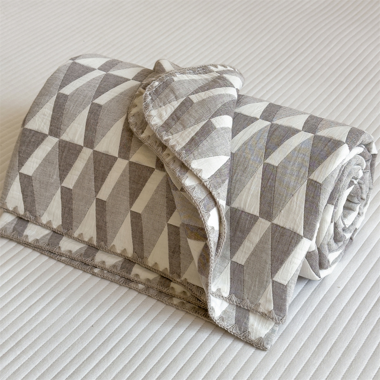 91家纺网 家纺一手货源 找家纺 兄弟坊 2025新款全棉三层纱多功能毛巾被（盖毯床单夏被）棉澜 棉澜-简纹黑白