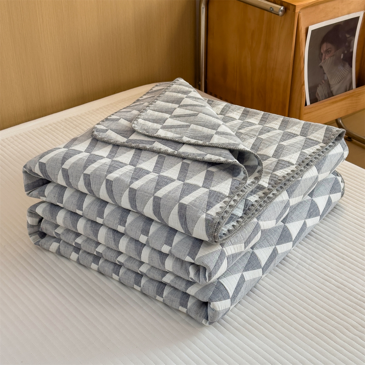 91家纺网 家纺一手货源 找家纺 兄弟坊 2025新款全棉三层纱多功能毛巾被（盖毯床单夏被）棉澜 棉澜-简纹灰白