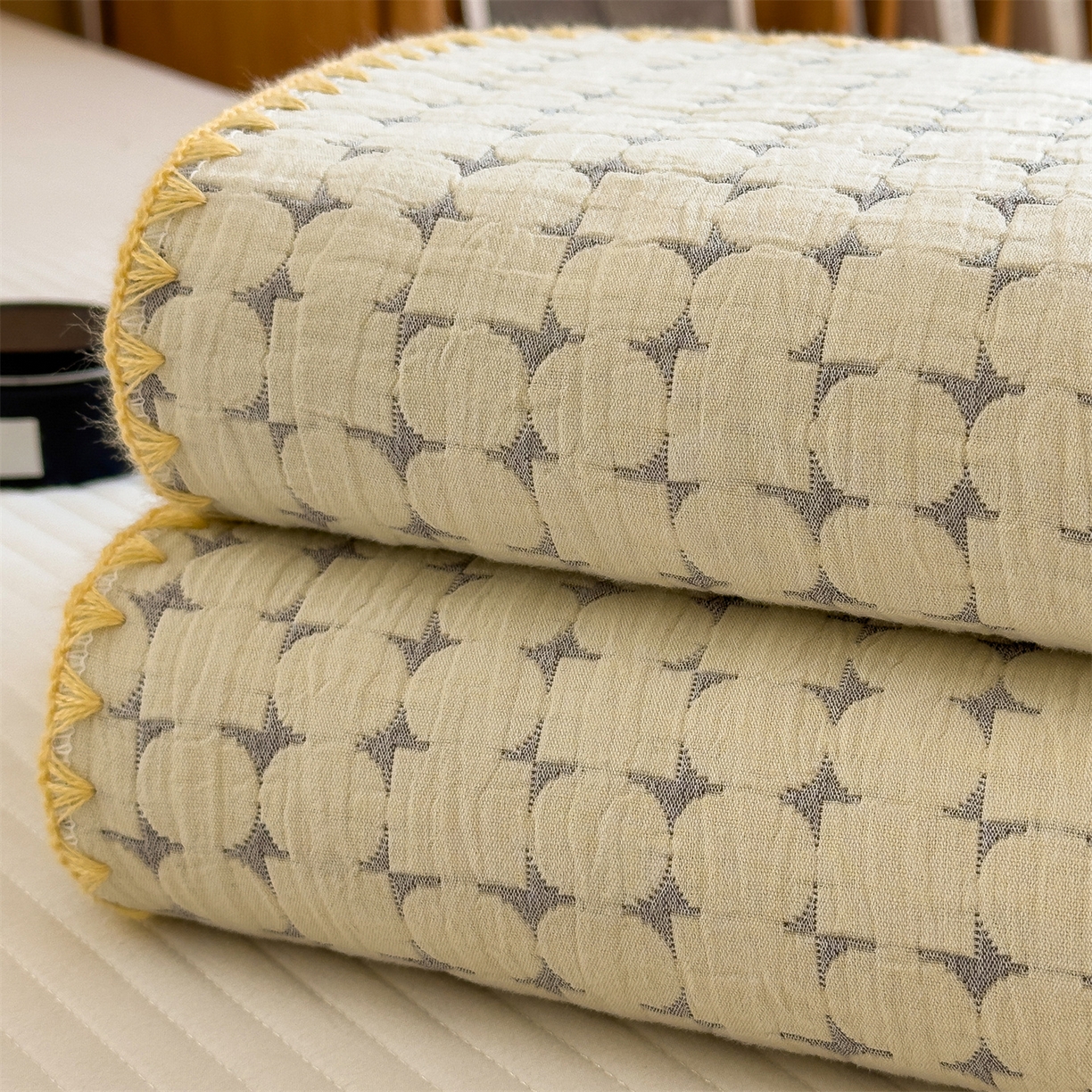 91家纺网 家纺一手货源 找家纺 兄弟坊 2025新款全棉三层纱多功能毛巾被（盖毯床单夏被）棉澜 棉澜-星悦奶白