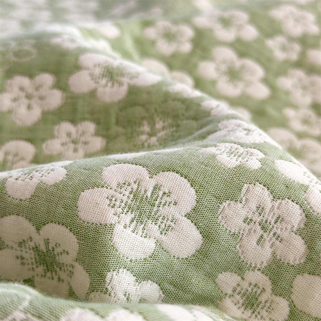 91家纺网 家纺一手货源 找家纺 兄弟坊 2025新款全棉三层纱多功能毛巾被（盖毯床单夏被）棉澜 棉澜-花海抹茶绿