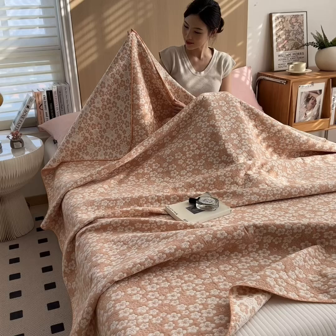 91家纺网 家纺一手货源 找家纺 兄弟坊 2025新款全棉三层纱多功能毛巾被（盖毯床单夏被）棉澜 棉澜-花海浅橙