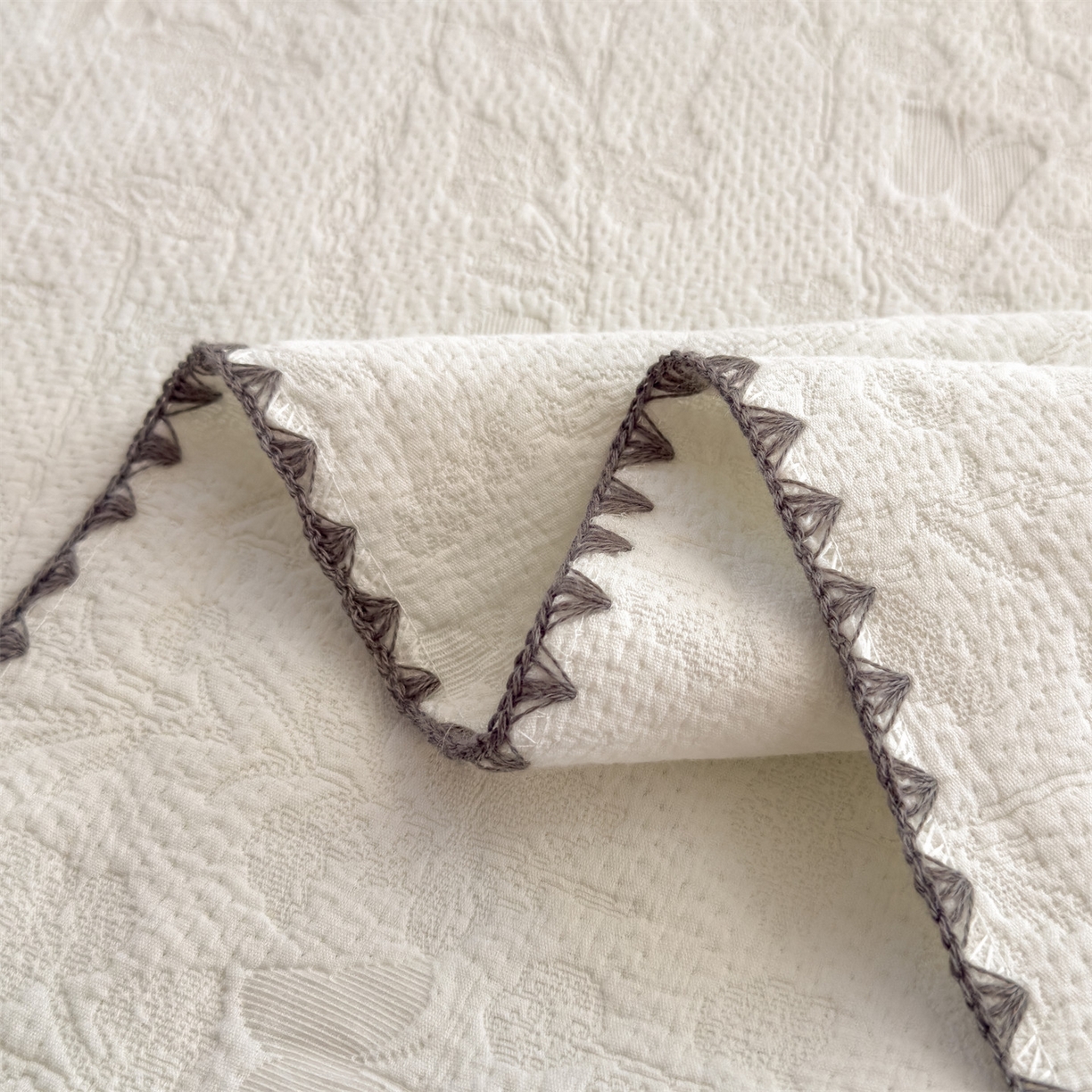 91家纺网 家纺一手货源 找家纺 兄弟坊 2025新款全棉三层纱多功能毛巾被（盖毯床单夏被）棉澜 棉澜-简约软白