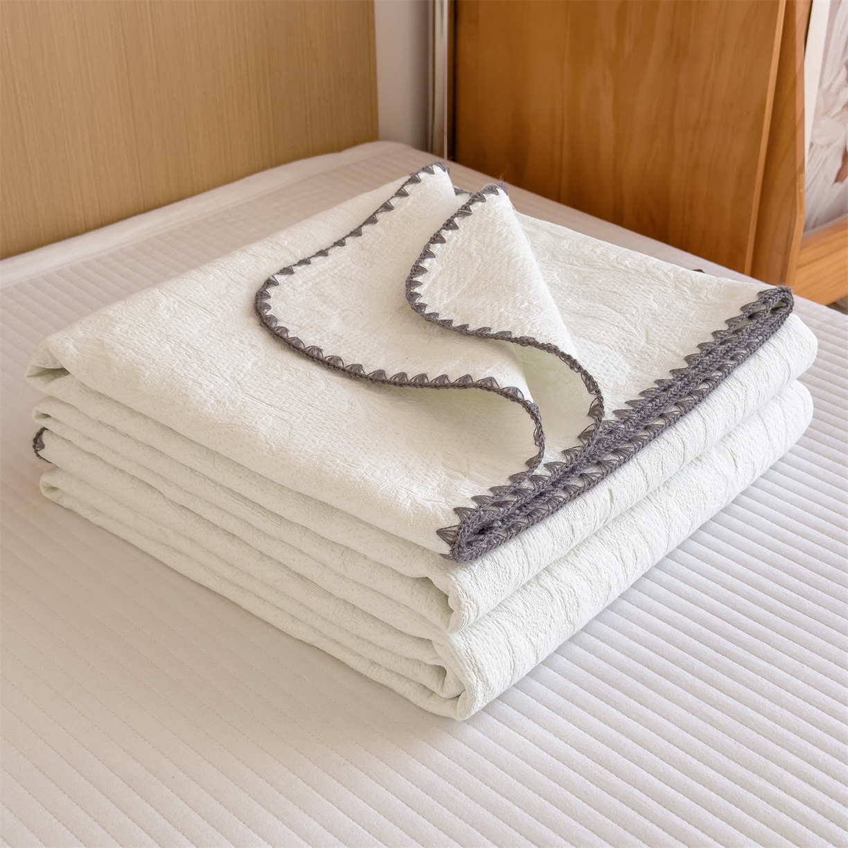 91家纺网 家纺一手货源 找家纺 兄弟坊 2025新款全棉三层纱多功能毛巾被（盖毯床单夏被）棉澜 棉澜-简约软白