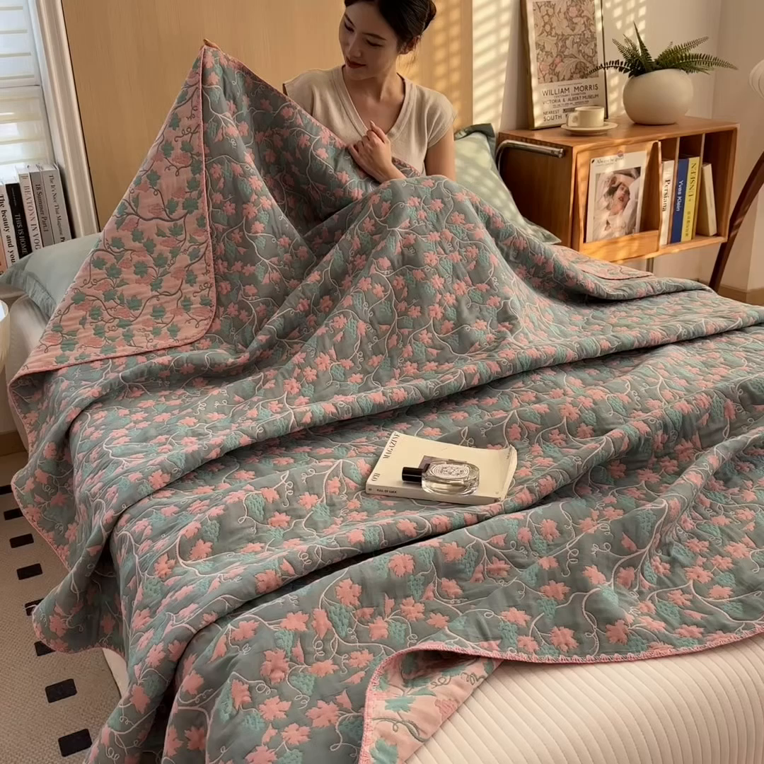 91家纺网 家纺一手货源 找家纺 兄弟坊 2025新款全棉三层纱多功能毛巾被（盖毯床单夏被）棉澜 棉澜-枫叶灰粉
