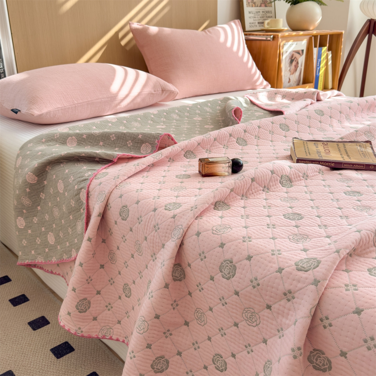 91家纺网 家纺一手货源 找家纺 兄弟坊 2025新款全棉三层纱多功能毛巾被（盖毯床单夏被）棉澜 棉澜-山茶花粉