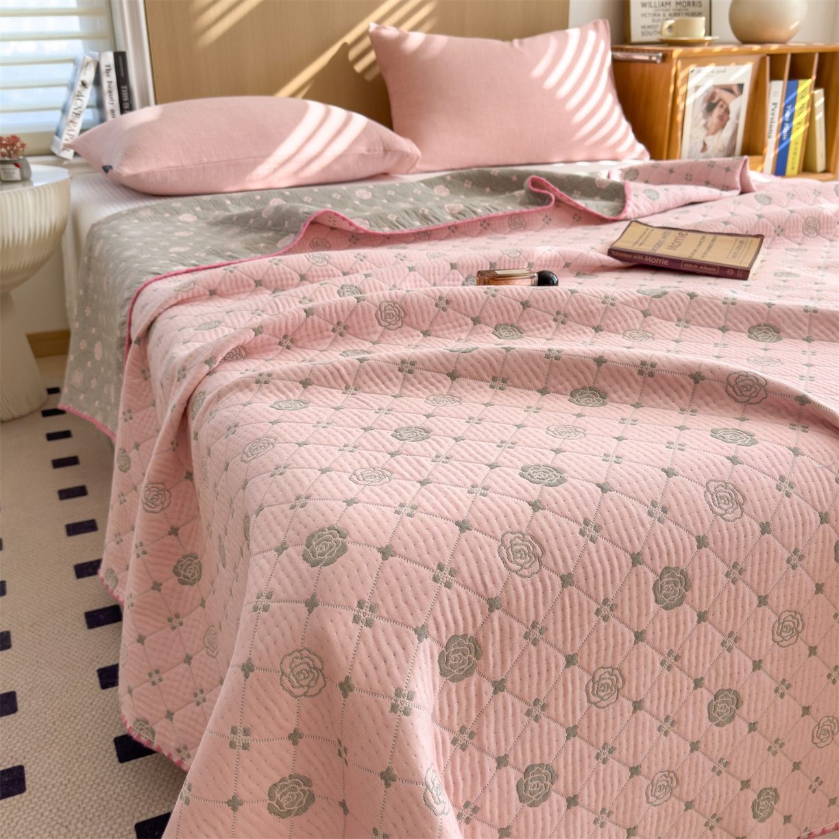 91家纺网 家纺一手货源 找家纺 兄弟坊 2025新款全棉三层纱多功能毛巾被（盖毯床单夏被）棉澜 棉澜-山茶花粉