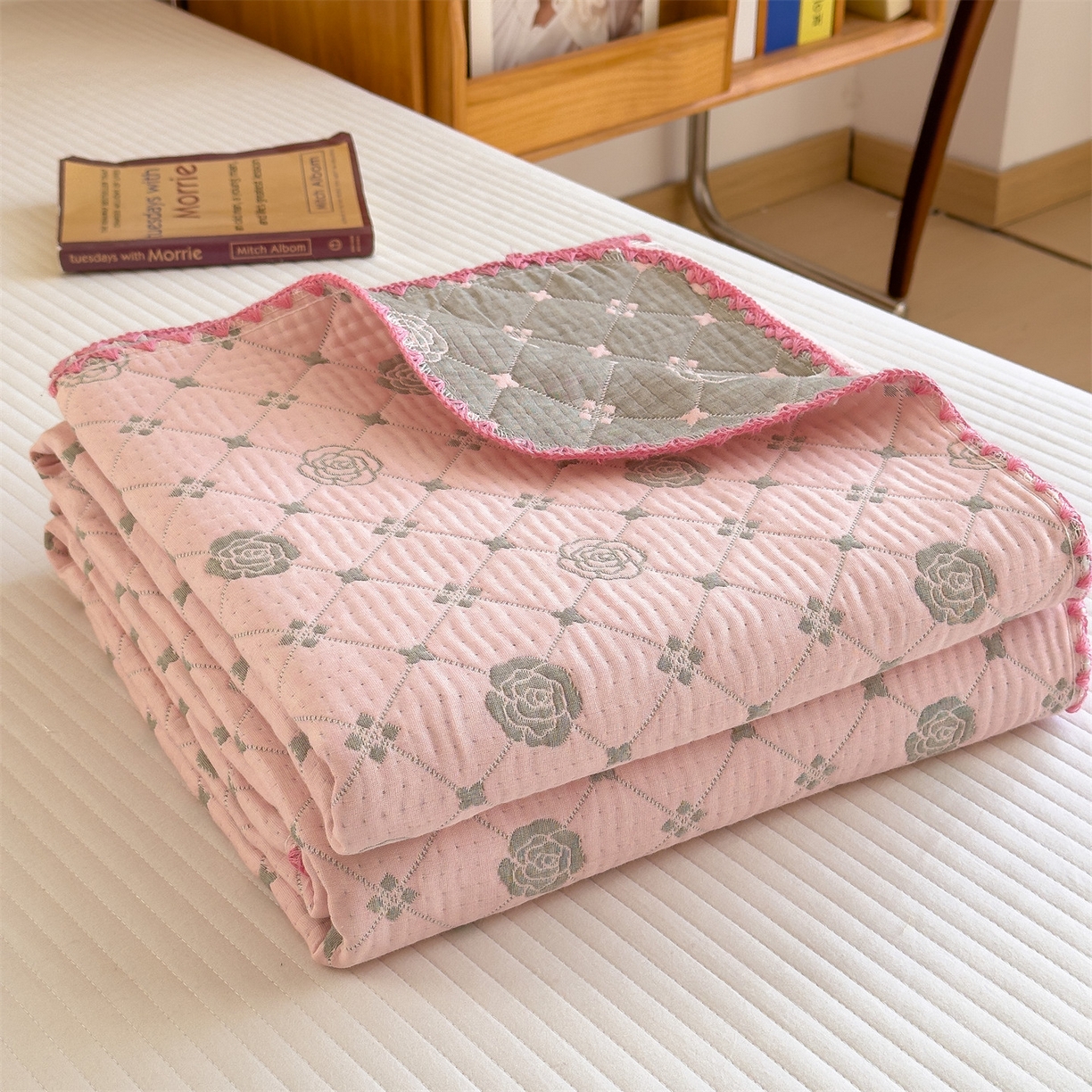 91家纺网 家纺一手货源 找家纺 兄弟坊 2025新款全棉三层纱多功能毛巾被（盖毯床单夏被）棉澜 棉澜-山茶花粉