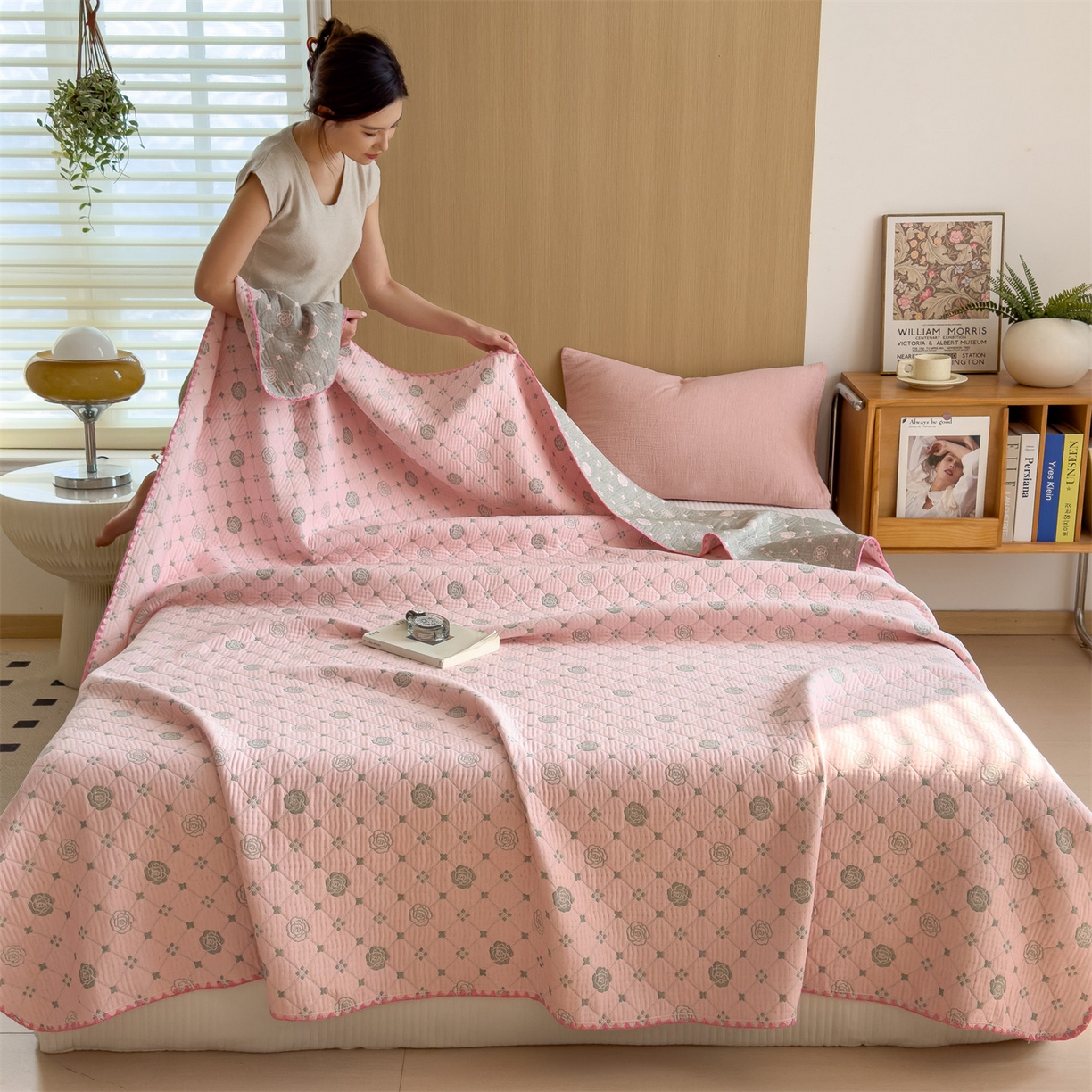 91家纺网 家纺一手货源 找家纺 兄弟坊 2025新款全棉三层纱多功能毛巾被（盖毯床单夏被）棉澜 棉澜-山茶花粉