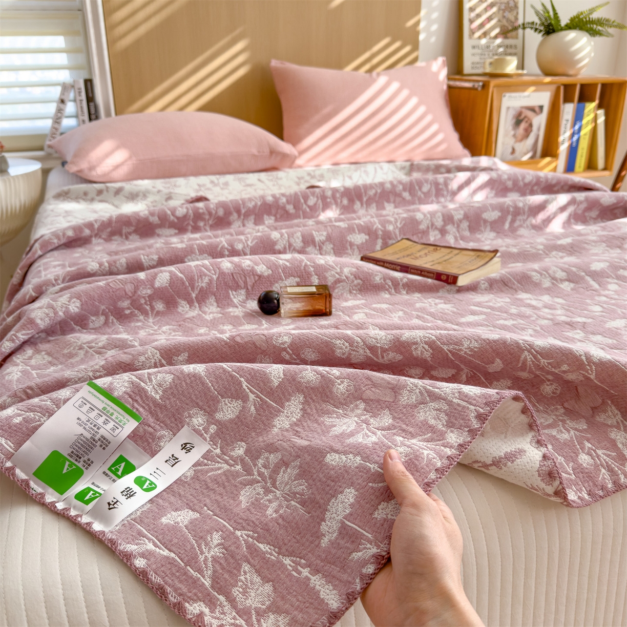 91家纺网 家纺一手货源 找家纺 兄弟坊 2025新款全棉三层纱多功能毛巾被（盖毯床单夏被）棉澜 棉澜-枝叶淡粉