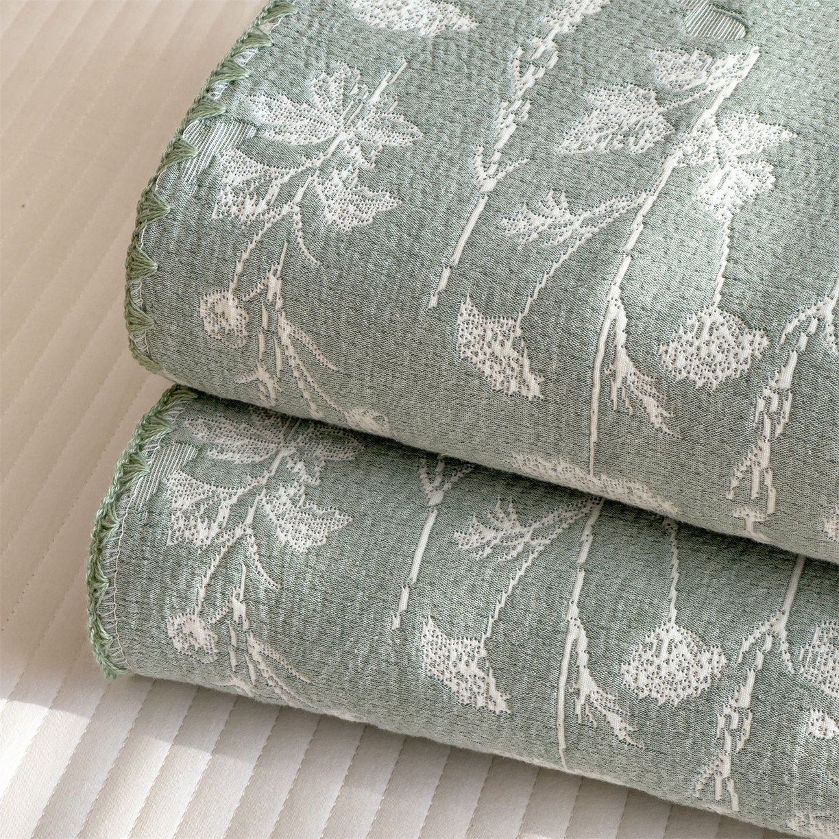 91家纺网 家纺一手货源 找家纺 兄弟坊 2025新款全棉三层纱多功能毛巾被（盖毯床单夏被）棉澜 棉澜-枝叶轻绿