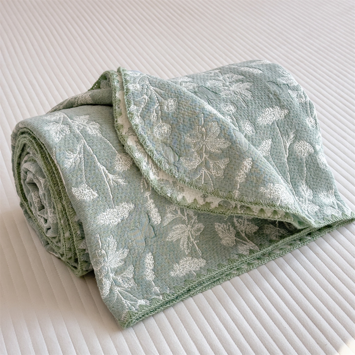 91家纺网 家纺一手货源 找家纺 兄弟坊 2025新款全棉三层纱多功能毛巾被（盖毯床单夏被）棉澜 棉澜-枝叶轻绿