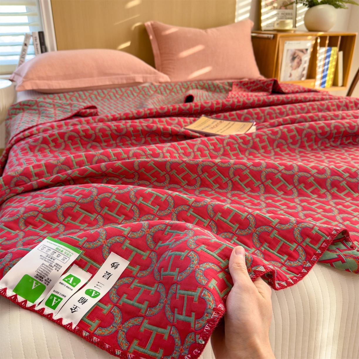 91家纺网 家纺一手货源 找家纺 兄弟坊 2025新款全棉三层纱多功能毛巾被（盖毯床单夏被）棉澜 棉澜-字母H-红