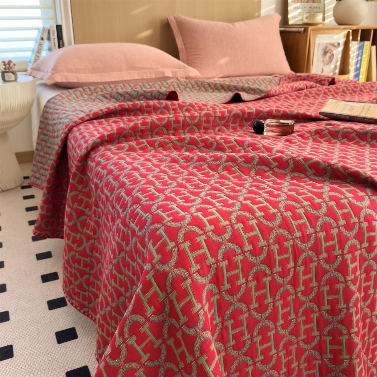 91家纺网 家纺一手货源 找家纺 兄弟坊 2025新款全棉三层纱多功能毛巾被（盖毯床单夏被）棉澜 棉澜-字母H-红