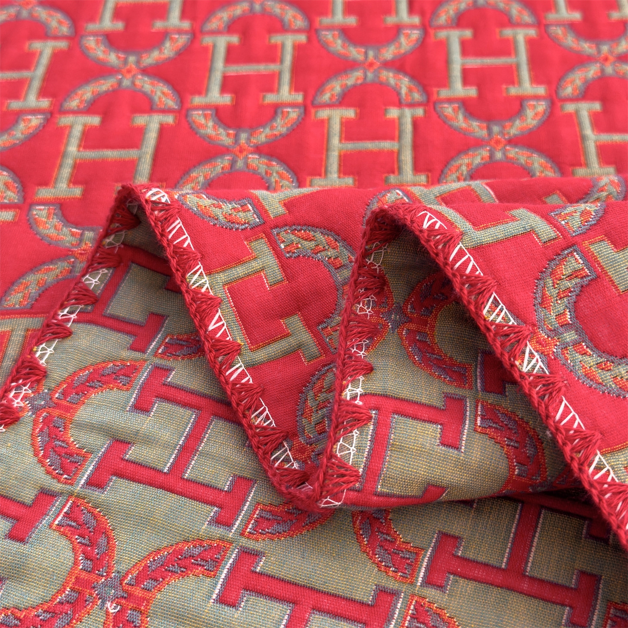 91家纺网 家纺一手货源 找家纺 兄弟坊 2025新款全棉三层纱多功能毛巾被（盖毯床单夏被）棉澜 棉澜-字母H-红