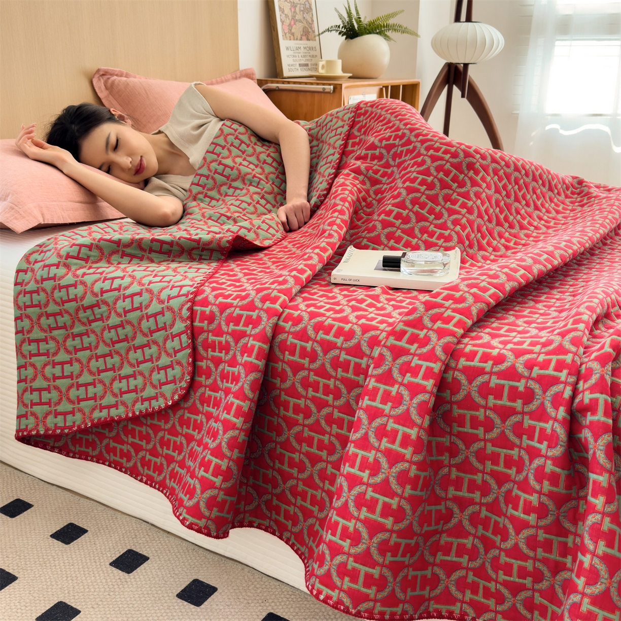 91家纺网 家纺一手货源 找家纺 兄弟坊 2025新款全棉三层纱多功能毛巾被（盖毯床单夏被）棉澜 棉澜-字母H-红