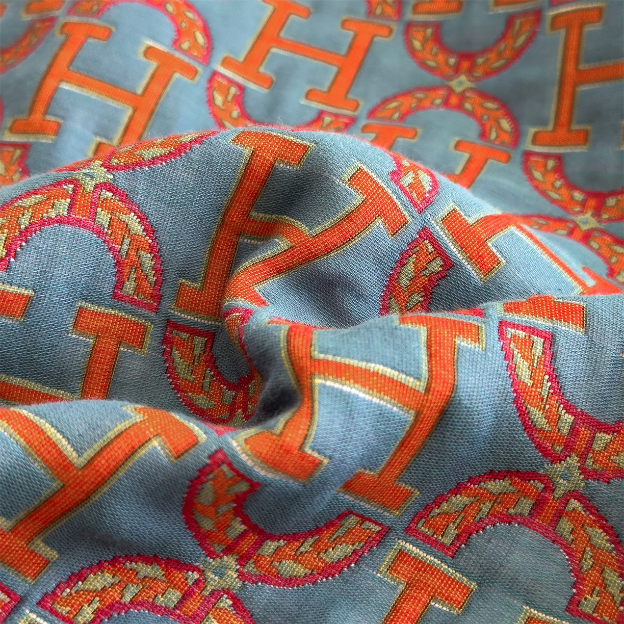 91家纺网 家纺一手货源 找家纺 兄弟坊 2025新款全棉三层纱多功能毛巾被（盖毯床单夏被）棉澜 棉澜-字母H-蓝