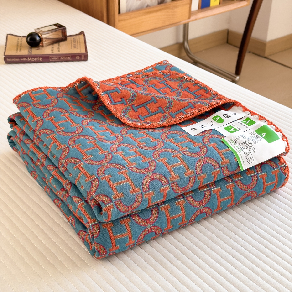 91家纺网 家纺一手货源 找家纺 兄弟坊 2025新款全棉三层纱多功能毛巾被（盖毯床单夏被）棉澜 棉澜-字母H-蓝