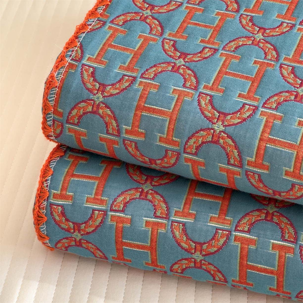 91家纺网 家纺一手货源 找家纺 兄弟坊 2025新款全棉三层纱多功能毛巾被（盖毯床单夏被）棉澜 棉澜-字母H-蓝