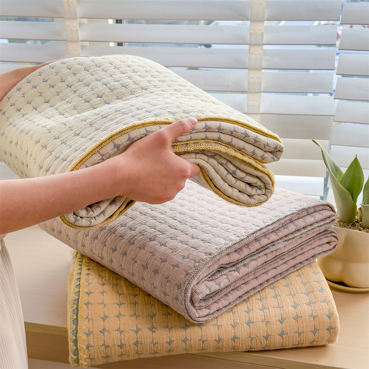 91家纺网 家纺一手货源 找家纺 兄弟坊 2025新款全棉三层纱多功能毛巾被（盖毯床单夏被）棉澜 组合图