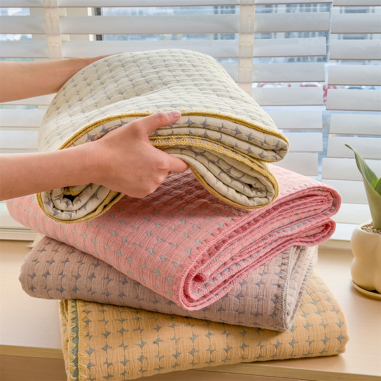 91家纺网 家纺一手货源 找家纺 兄弟坊 2025新款全棉三层纱多功能毛巾被（盖毯床单夏被）棉澜 组合图