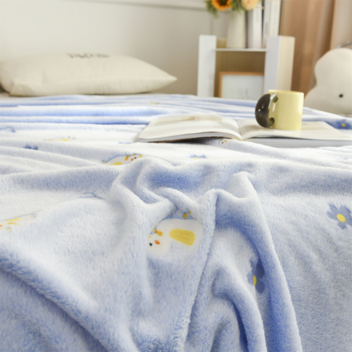 91家纺网 家纺一手货源 找家纺 恋绒家纺 2025新款云朵绒毛毯毯子多铺盖多功能盖毯绒 兰花小鸭