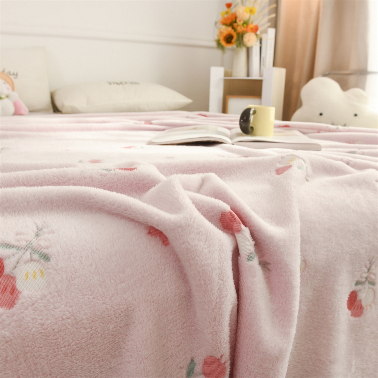 91家纺网 家纺一手货源 找家纺 恋绒家纺 2025新款云朵绒毛毯毯子多铺盖多功能盖毯绒 小花-粉
