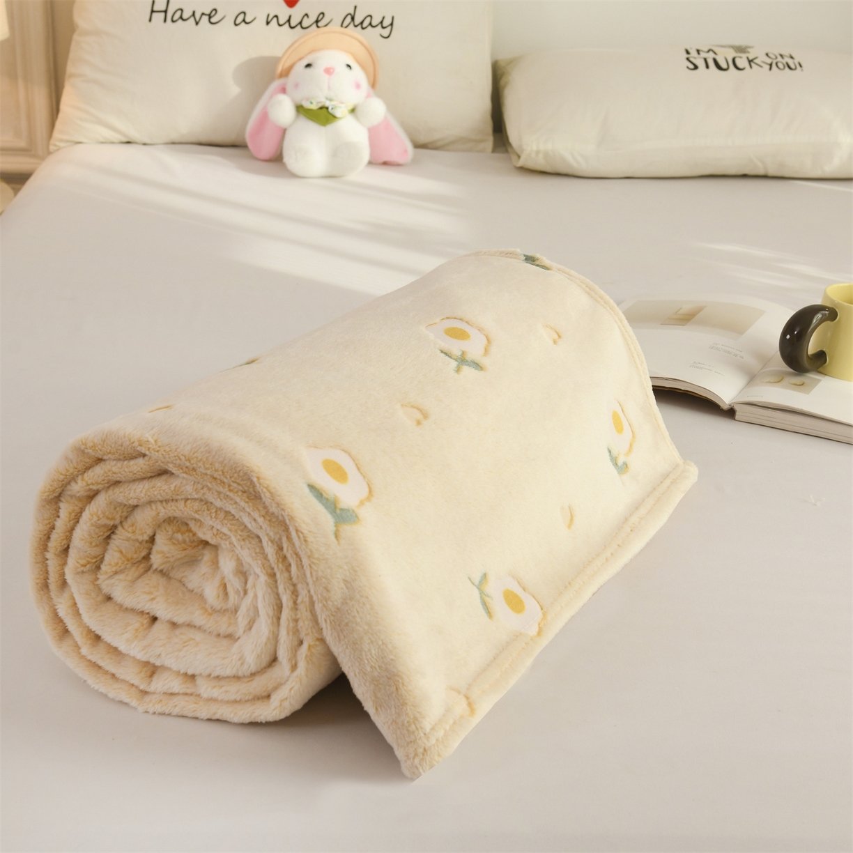 91家纺网 家纺一手货源 找家纺 恋绒家纺 2025新款云朵绒毛毯毯子多铺盖多功能盖毯绒 小菊花-黄