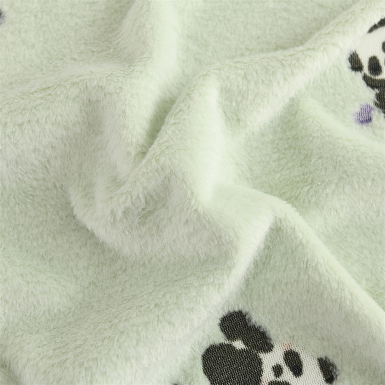 91家纺网 家纺一手货源 找家纺 恋绒家纺 2025新款云朵绒毛毯毯子多铺盖多功能盖毯绒 熊猫-绿