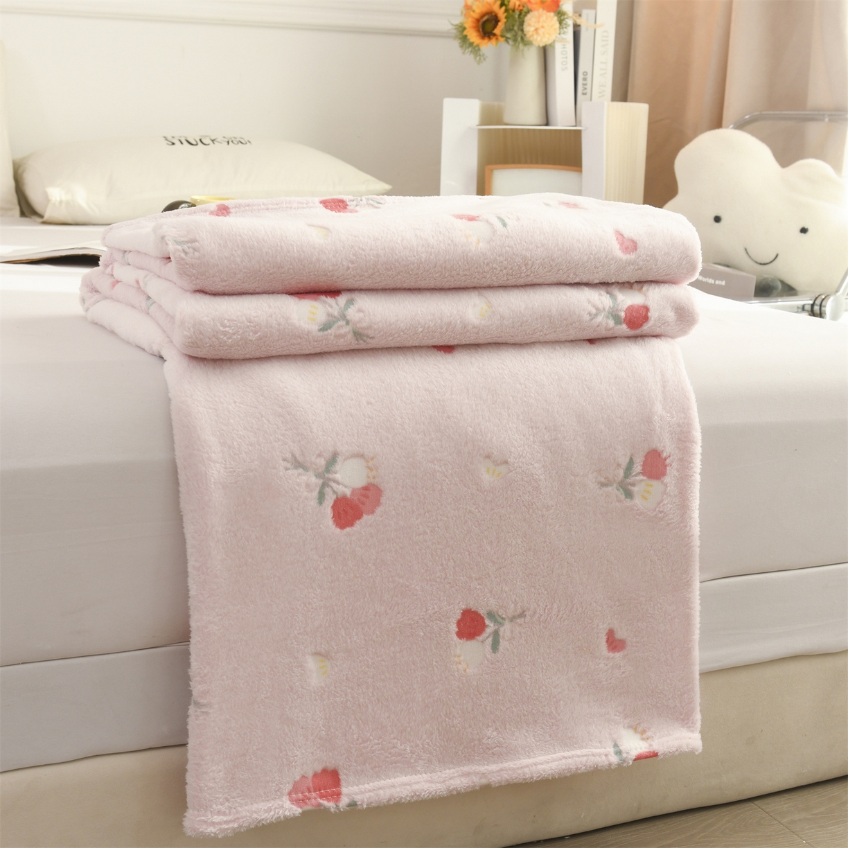 91家纺网 家纺一手货源 找家纺 恋绒家纺 2025新款云朵绒毛毯毯子多铺盖多功能盖毯绒 小花-粉