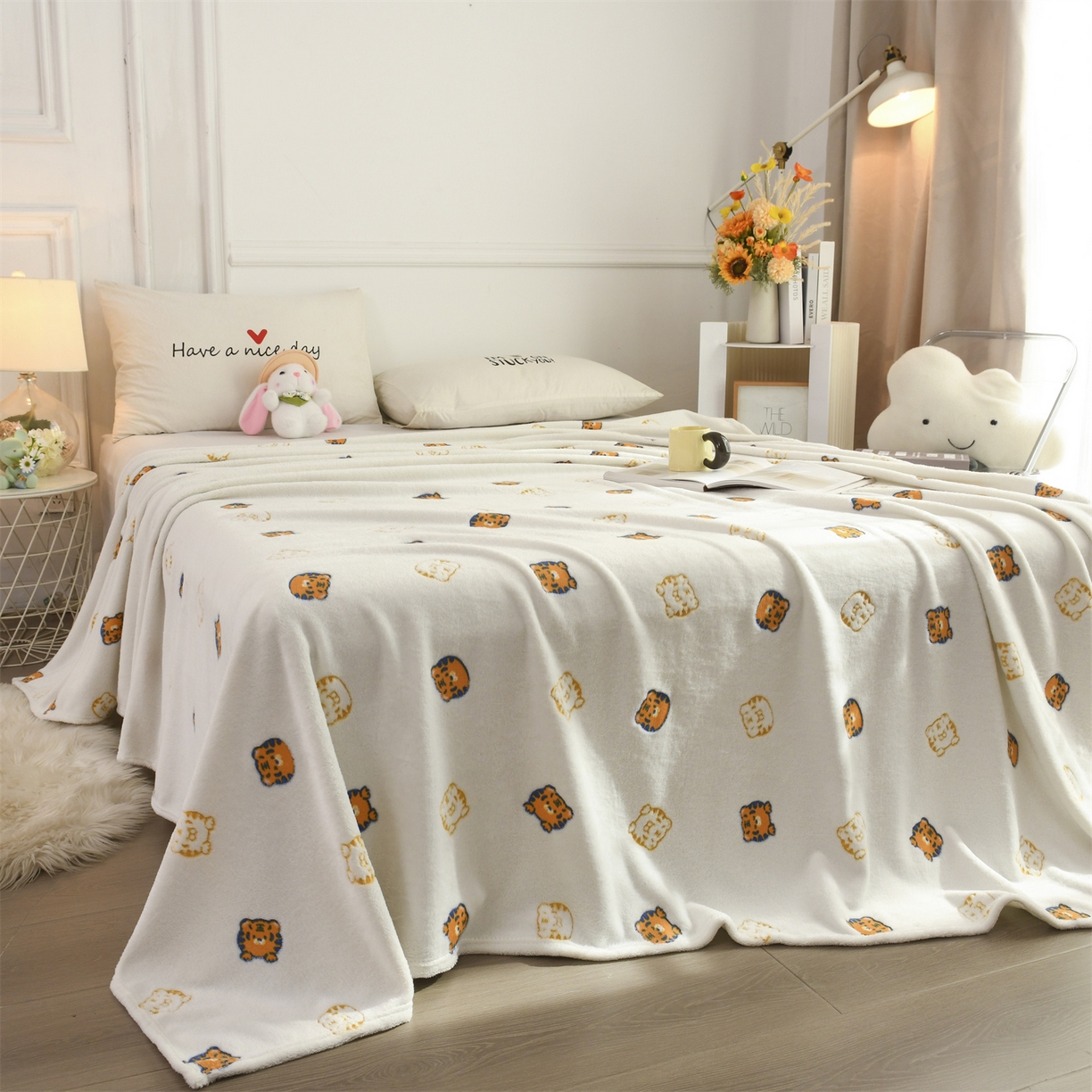 91家纺网 家纺一手货源 找家纺 恋绒家纺 2025新款云朵绒毛毯毯子多铺盖多功能盖毯绒 虎头-米白