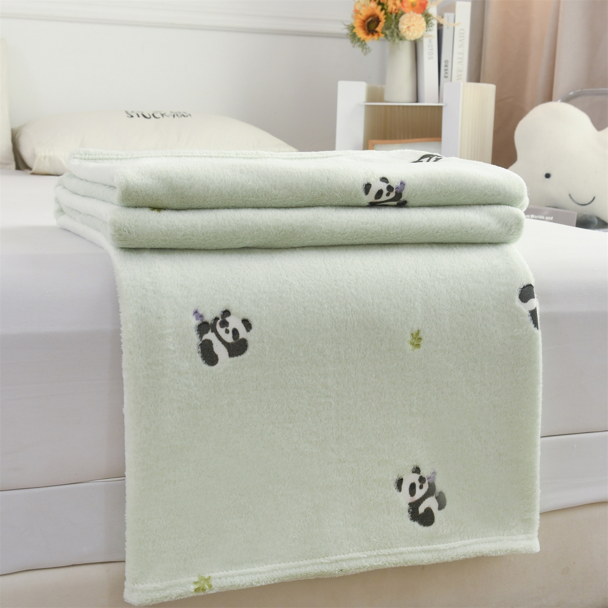 91家纺网 家纺一手货源 找家纺 恋绒家纺 2025新款云朵绒毛毯毯子多铺盖多功能盖毯绒 熊猫-绿