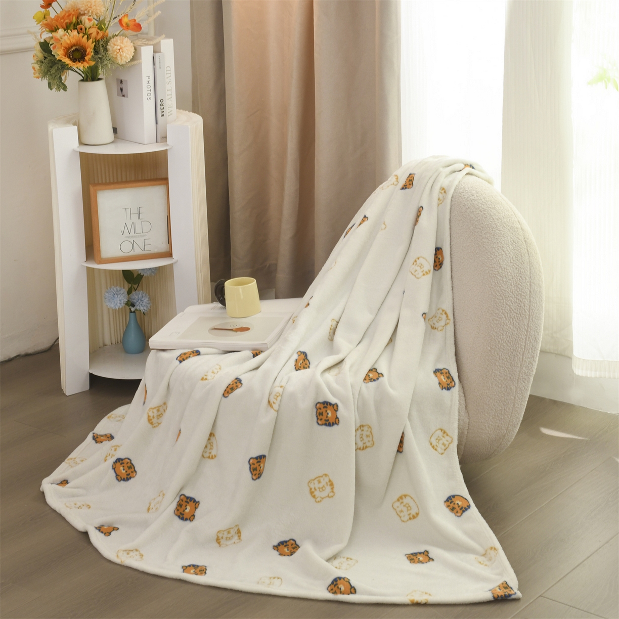 91家纺网 家纺一手货源 找家纺 恋绒家纺 2025新款云朵绒毛毯毯子多铺盖多功能盖毯绒 虎头-米白