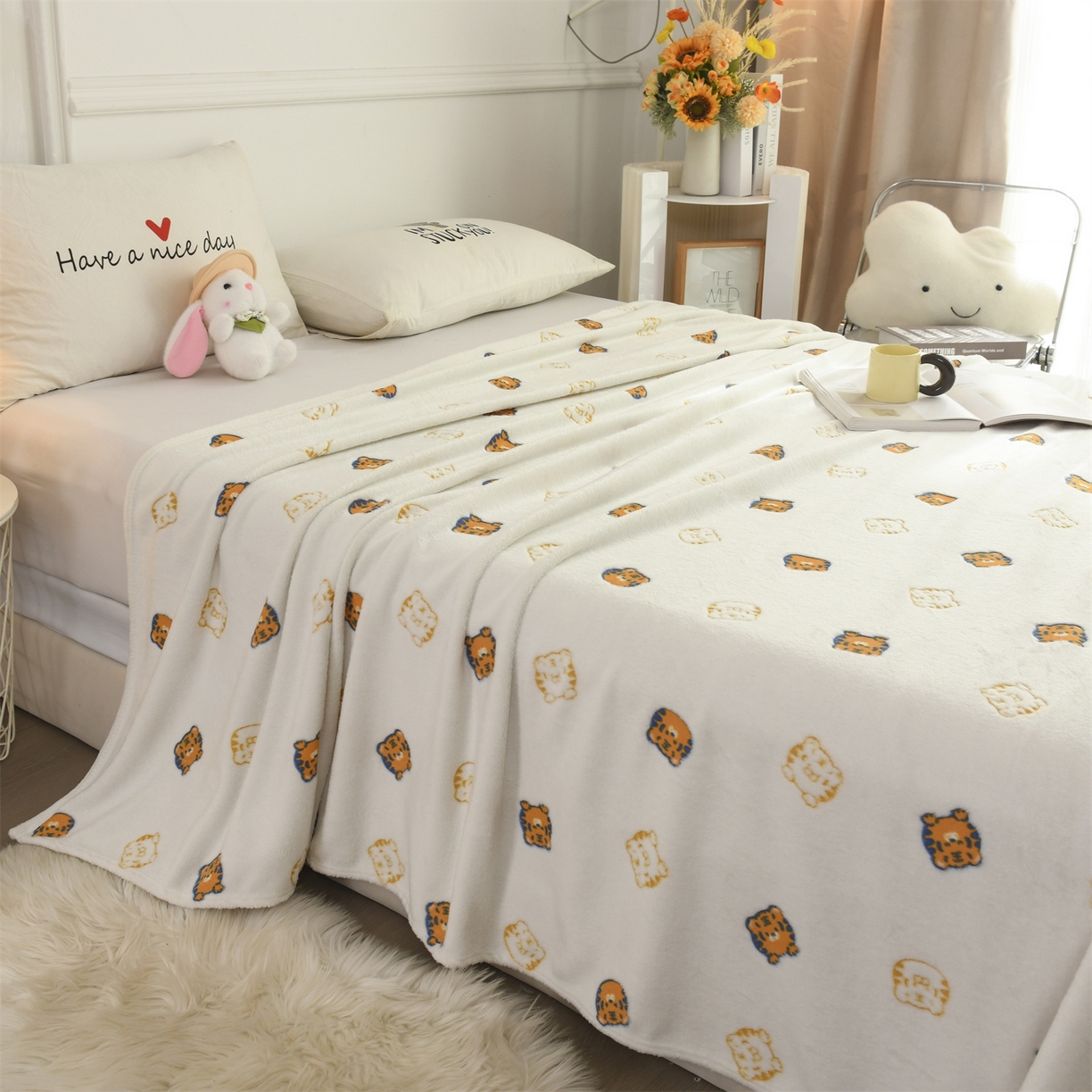 91家纺网 家纺一手货源 找家纺 恋绒家纺 2025新款云朵绒毛毯毯子多铺盖多功能盖毯绒 虎头-米白