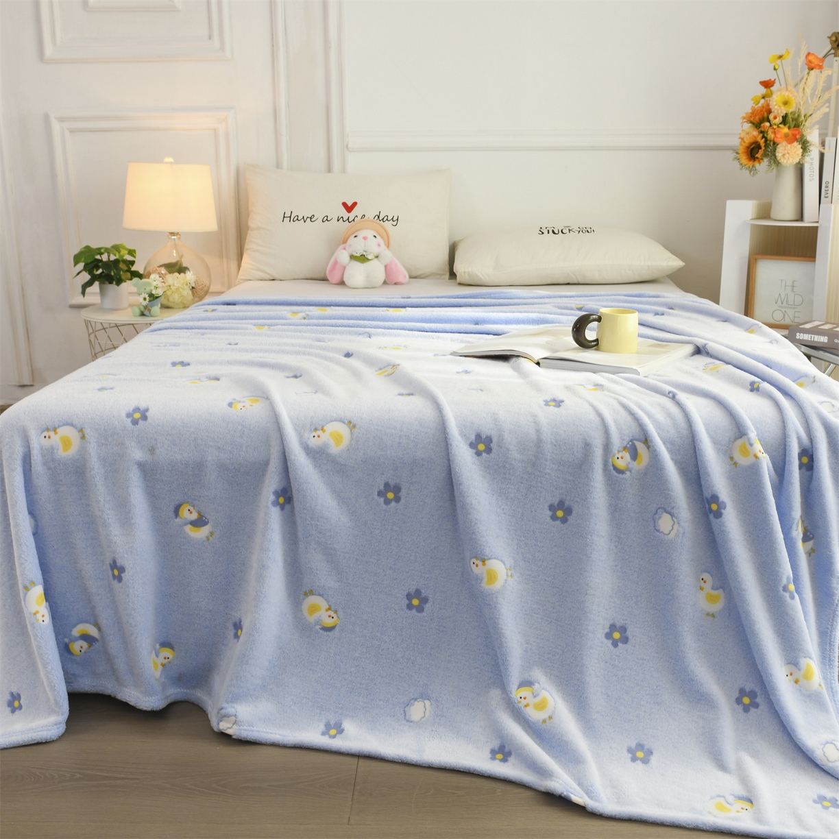 91家纺网 家纺一手货源 找家纺 恋绒家纺 2025新款云朵绒毛毯毯子多铺盖多功能盖毯绒 兰花小鸭