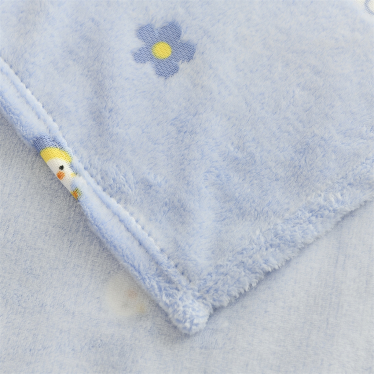 91家纺网 家纺一手货源 找家纺 恋绒家纺 2025新款云朵绒毛毯毯子多铺盖多功能盖毯绒 兰花小鸭