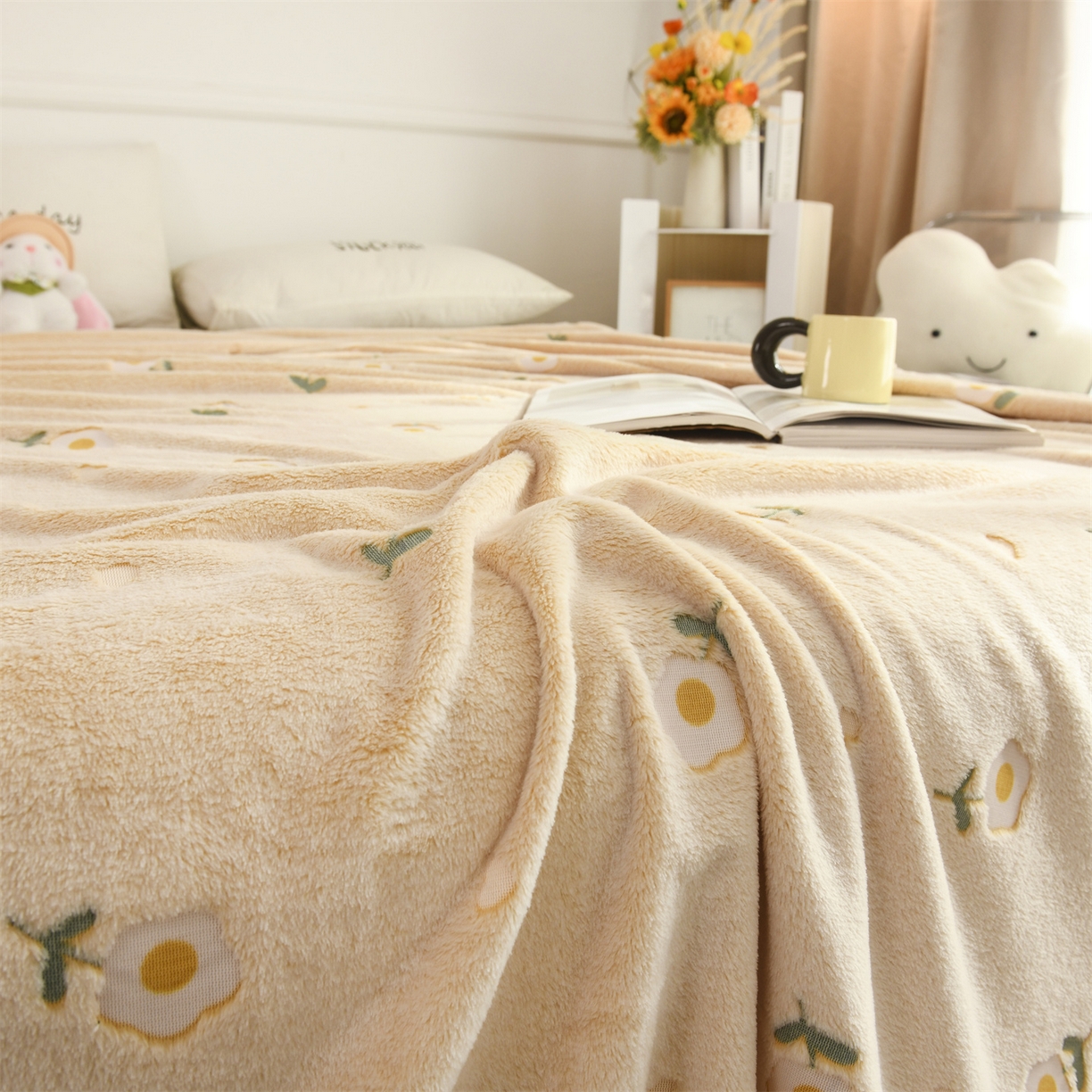 91家纺网 家纺一手货源 找家纺 恋绒家纺 2025新款云朵绒毛毯毯子多铺盖多功能盖毯绒 小菊花-黄