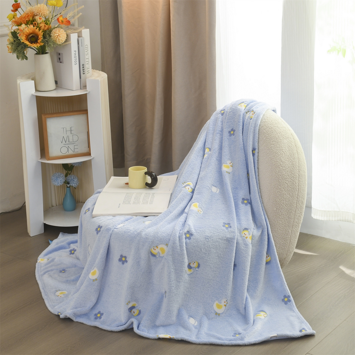 91家纺网 家纺一手货源 找家纺 恋绒家纺 2025新款云朵绒毛毯毯子多铺盖多功能盖毯绒 兰花小鸭