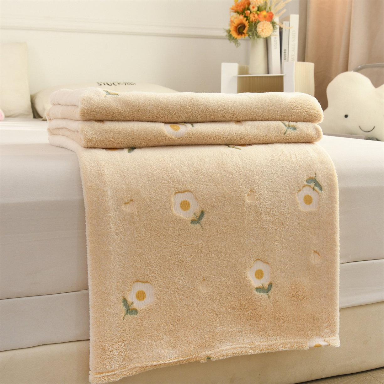 91家纺网 家纺一手货源 找家纺 恋绒家纺 2025新款云朵绒毛毯毯子多铺盖多功能盖毯绒 小菊花-黄