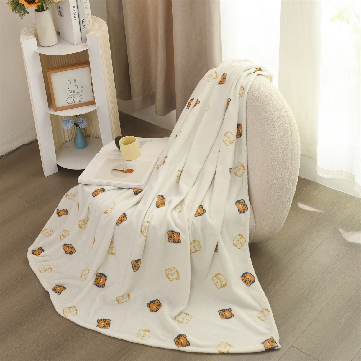 91家纺网 家纺一手货源 找家纺 恋绒家纺 2025新款云朵绒毛毯毯子多铺盖多功能盖毯绒 虎头-米白