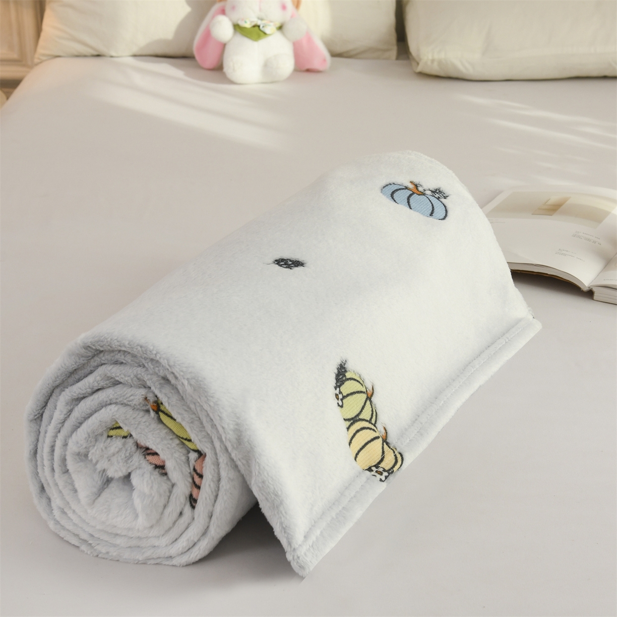 91家纺网 家纺一手货源 找家纺 恋绒家纺 2025新款云朵绒毛毯毯子多铺盖多功能盖毯绒 南瓜-灰