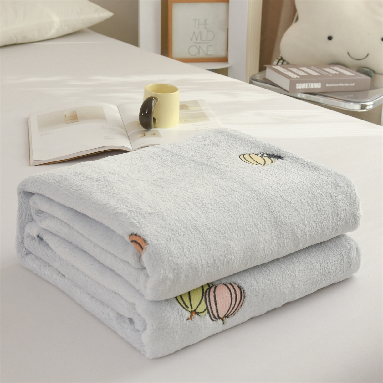 91家纺网 家纺一手货源 找家纺 恋绒家纺 2025新款云朵绒毛毯毯子多铺盖多功能盖毯绒 南瓜-灰